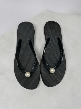 🌻NEW Stuart Weitzman Black Flip Flops Pearl Embellished Thong Sandals Size 8-9